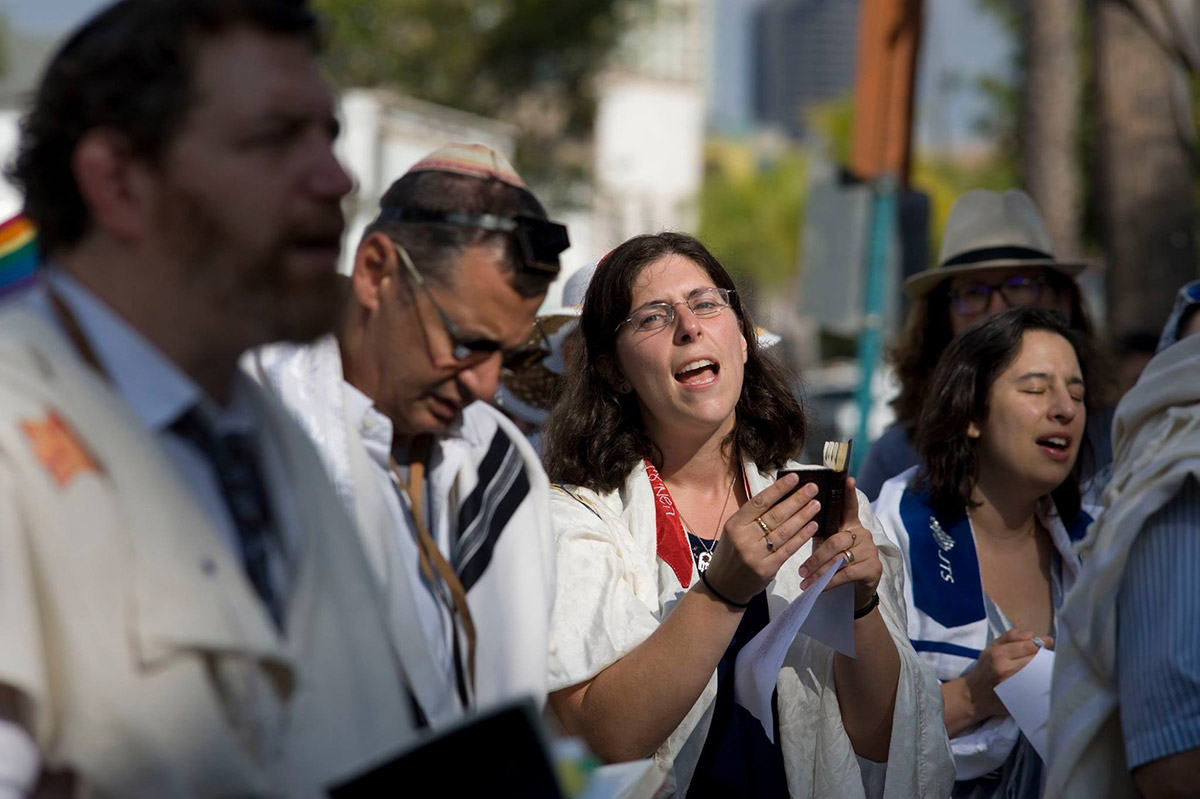 Wonder, Winding Roads, and Song: Cantor Vera Broekhuysen's Journey