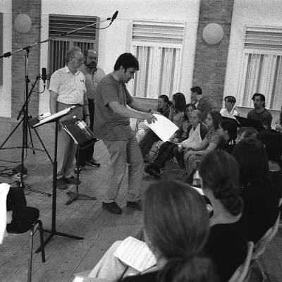 Conductor Nicholas Wilks, Cantor Alberto Mizrahi and the Finchley Children's Music Group