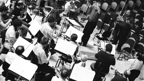 Jorge Mester, Alberto Mizrahi, and members of the Barcelona Symphony-National Orchestra of Catalonia